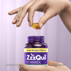 ZzzQuil Sommeil - Gommes arôme naturel mangue banane - Complément alimentaire à base de valériane, camomille, lavande, vitamine B6 et de mélatonine - 60 gommes - Image 9