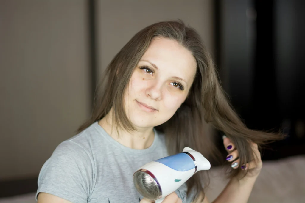 Guide et traitement contre les pellicules aux cheveux, shampoing antipelliculaire en pharmacie